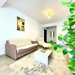 Belvedere View & With Free Parking & Gym Bucareste