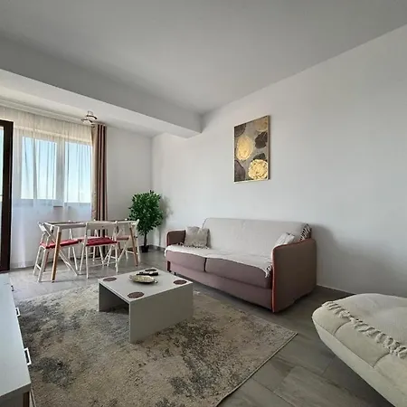 Belvedere View & With Free Parking & Gym דירה *