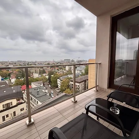 Belvedere View & With Free Parking & Gym דירה *