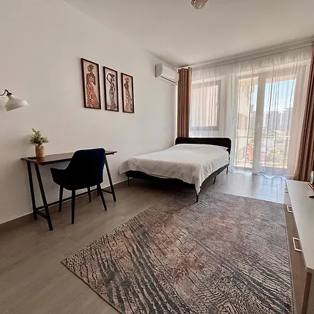 Belvedere View & With Free Parking & Gym Apartment Bucharest