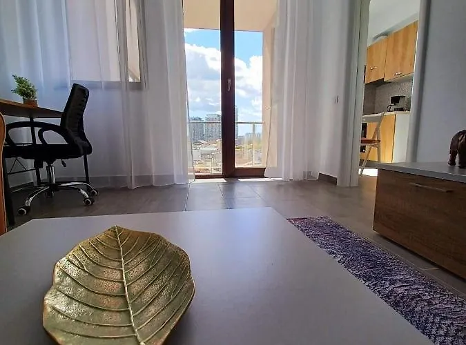 Belvedere View & With Free Parking & Gym Апартаменти