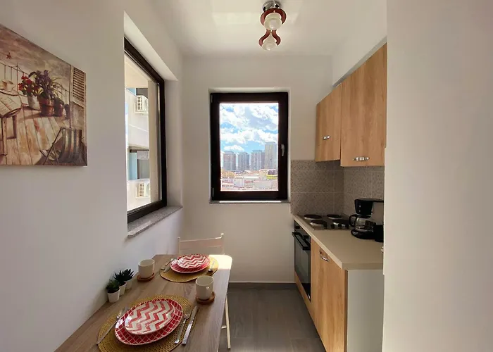 Belvedere View & With Free Parking & Gym Бухарест