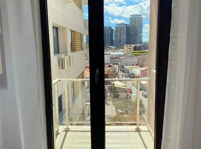 Belvedere View & With Free Parking & Gym Апартаменти *