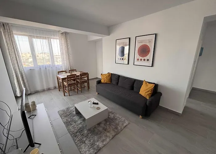 Belvedere View & With Free Parking & Gym