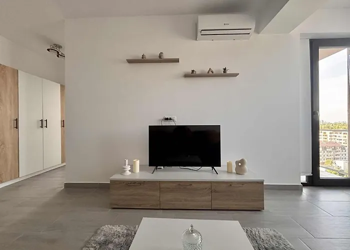 Belvedere View & With Free Parking & Gym Бухарест