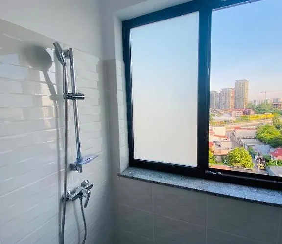 Belvedere View & With Free Parking & Gym * Бухарест