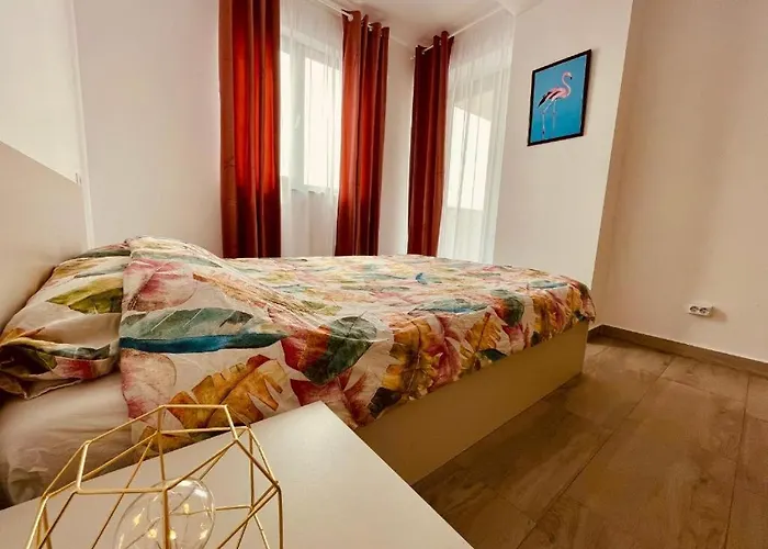 Апартаменти Belvedere View & With Free Parking & Gym *