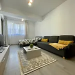 Belvedere View & With Free Parking & Gym Bucharest
